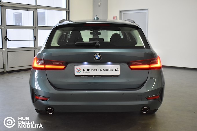 BMW 318d 48V Touring Business Advantage